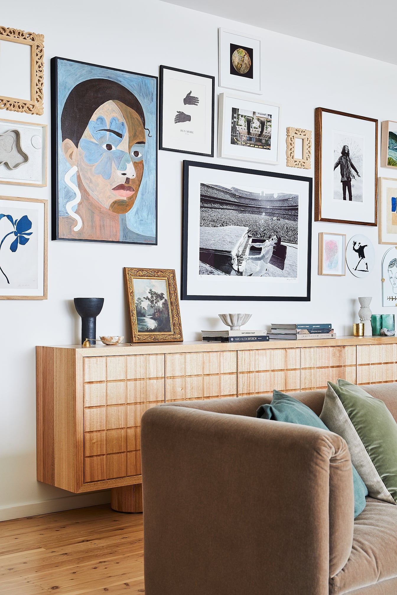 HOW TO CREATE A GALLERY WALL