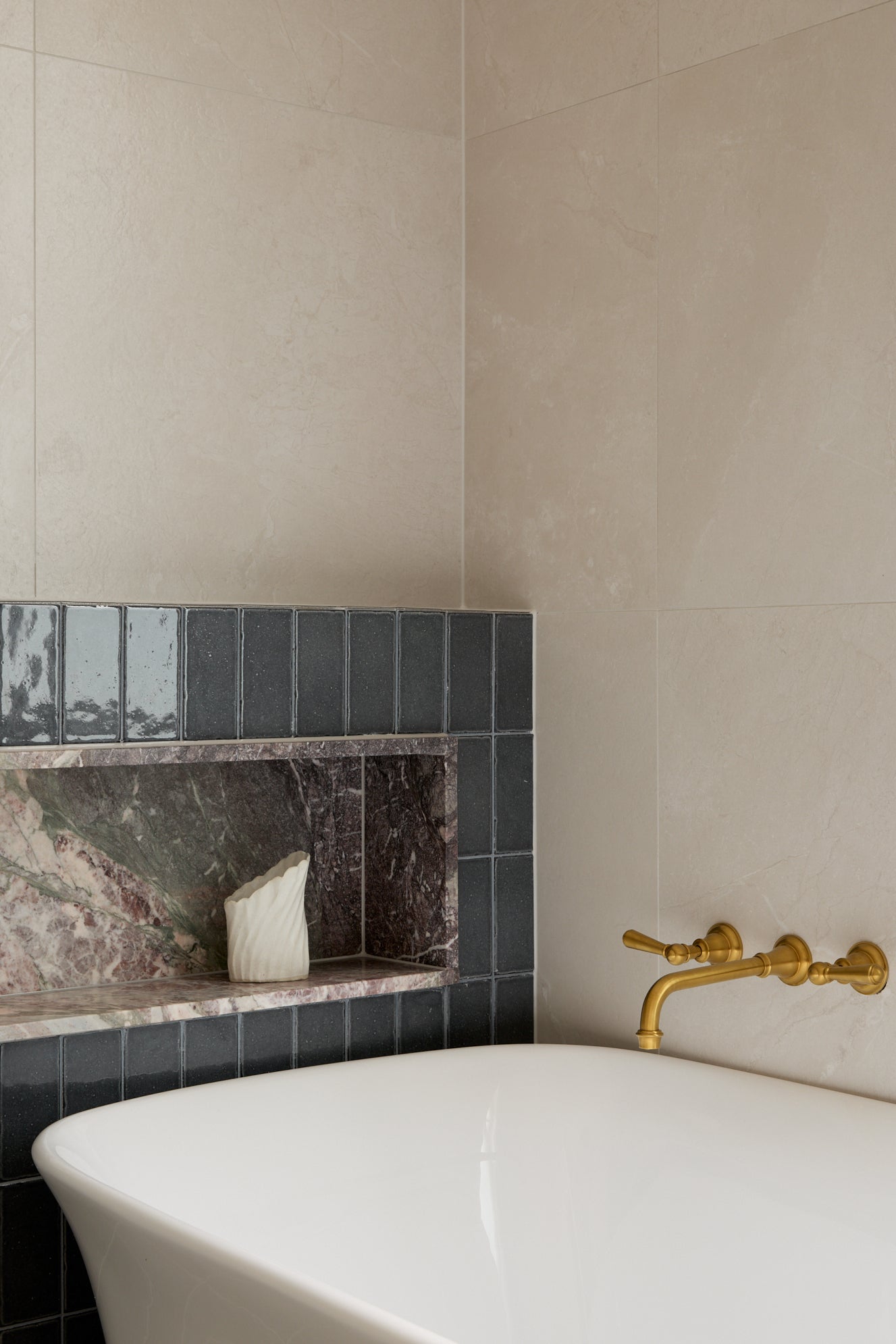 BATHROOM STYLING EDIT