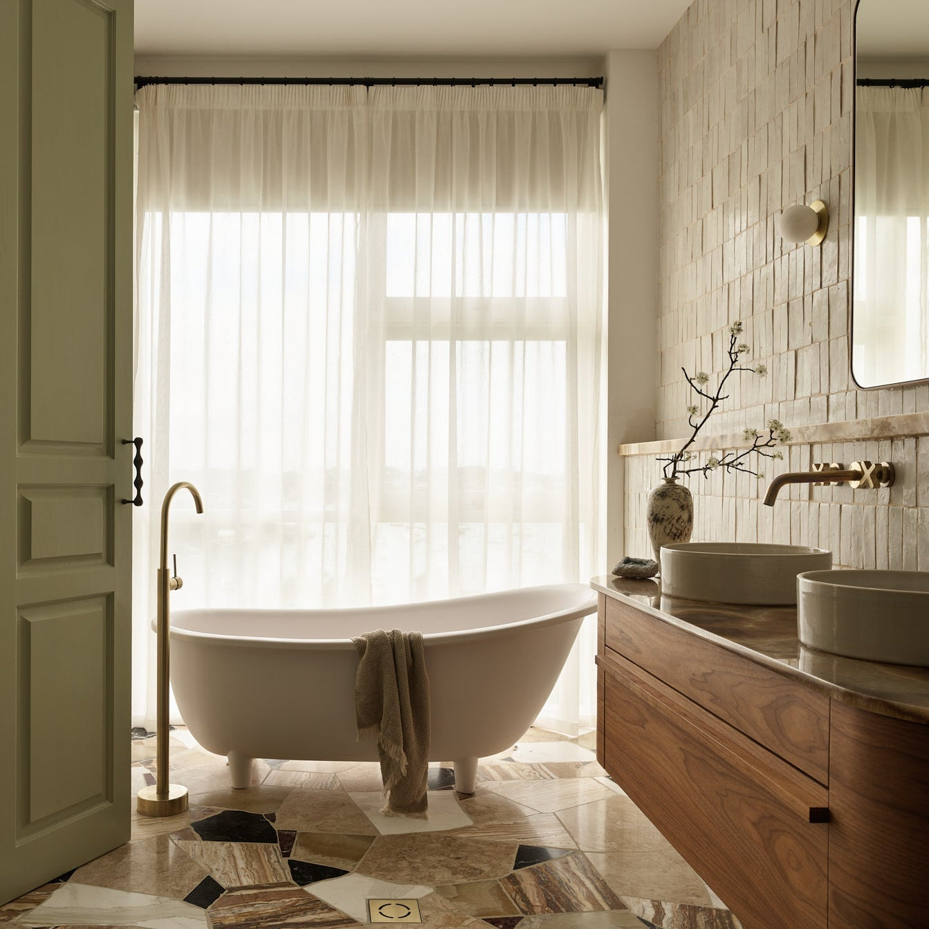 HOW TO CHOOSE BATHROOM TILES: A DESIGNER'S GUIDE