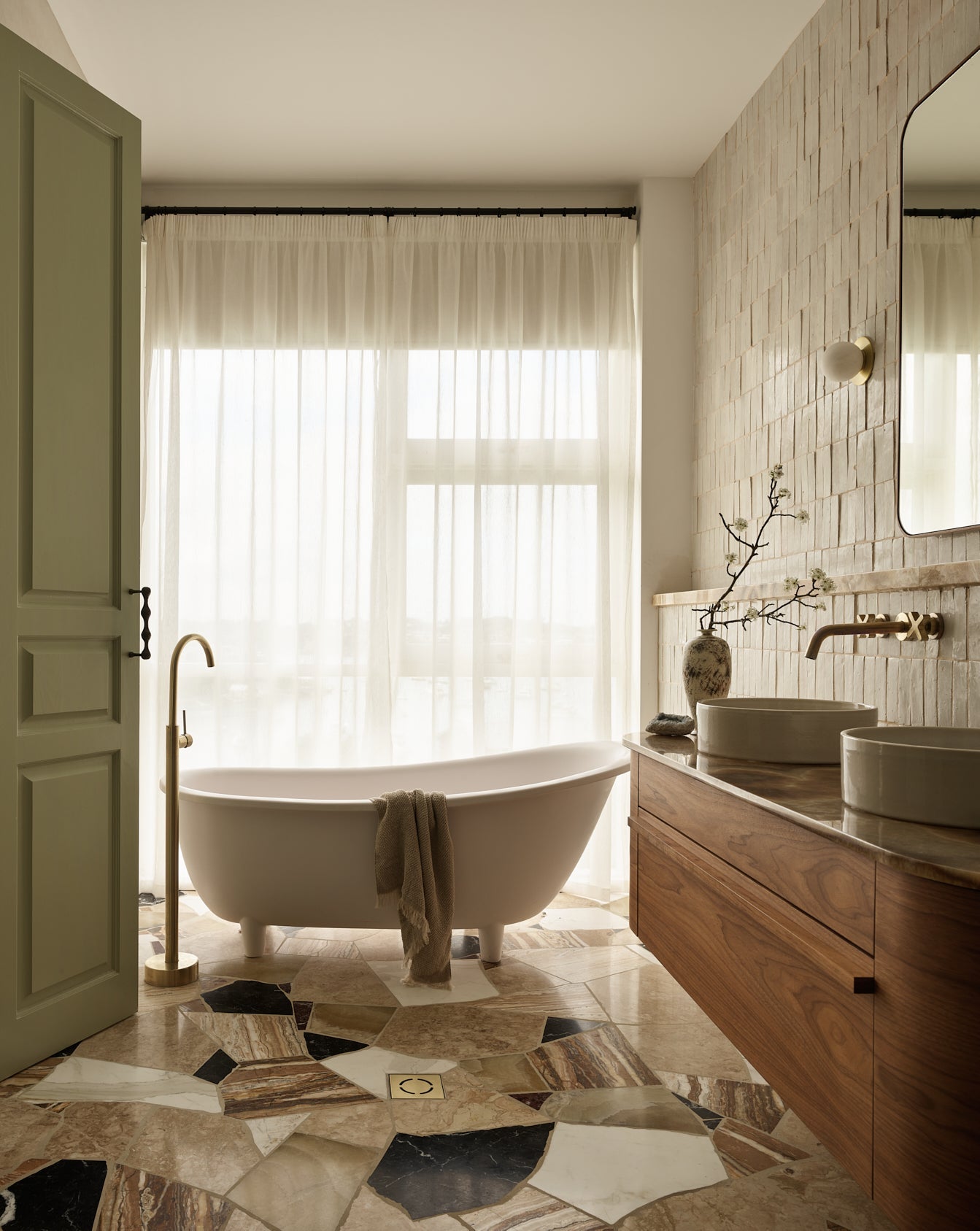 HOW TO CHOOSE BATHROOM TILES: A DESIGNER'S GUIDE
