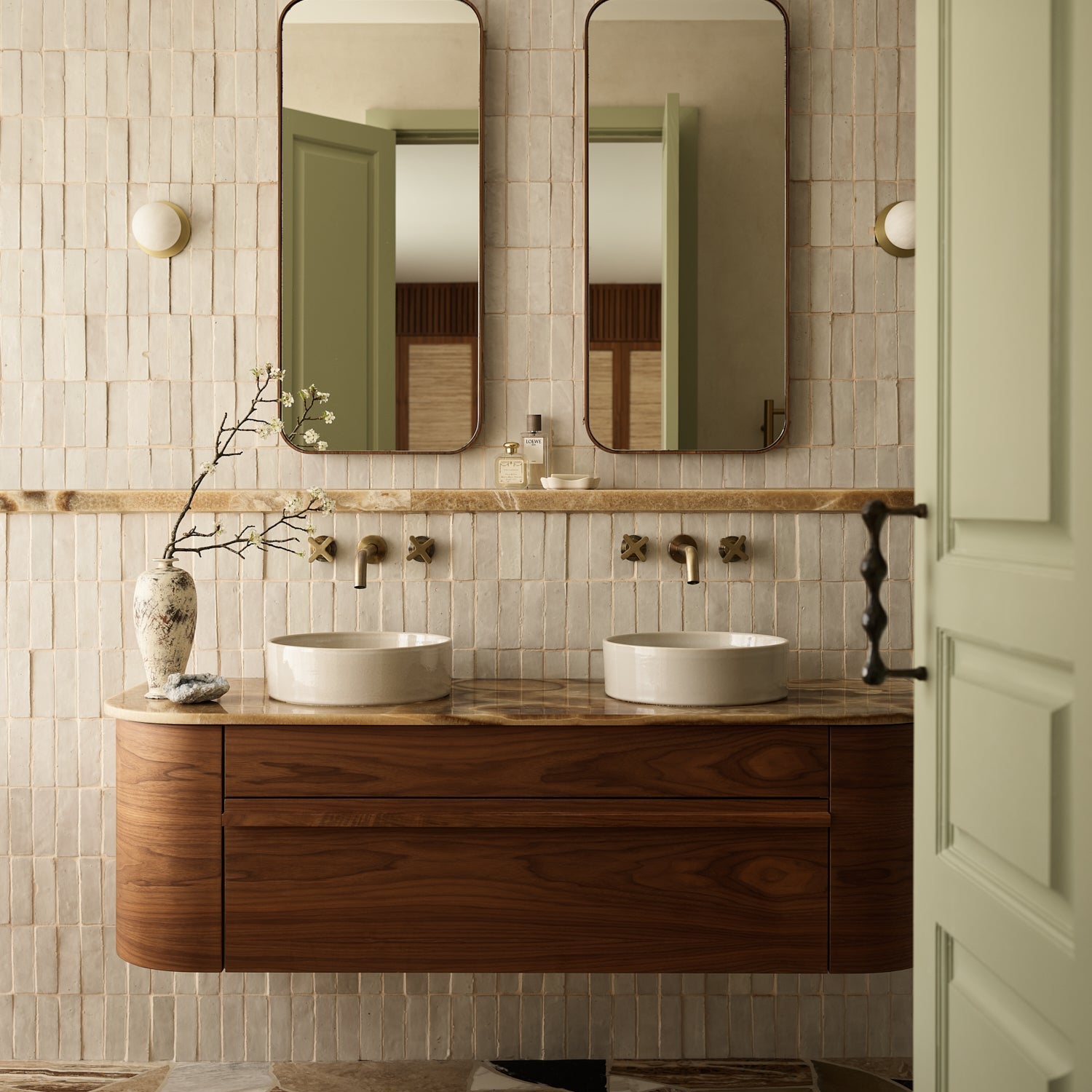 HOW TO CHOOSE A BATHROOM VANITY: A DESIGNER'S GUIDE