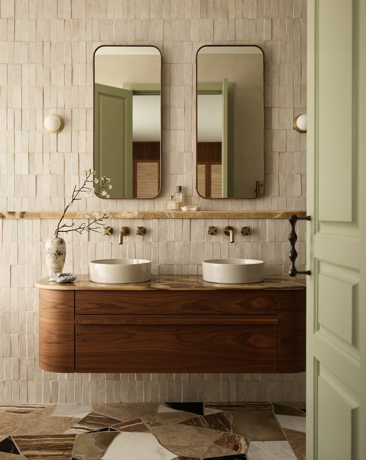 HOW TO CHOOSE A BATHROOM VANITY: A DESIGNER'S GUIDE
