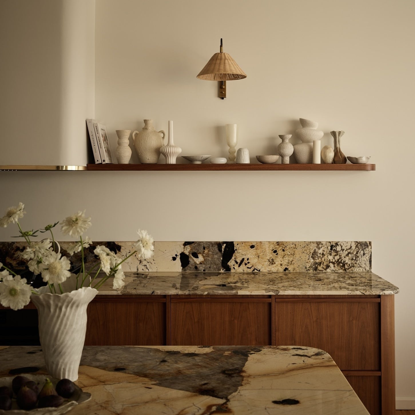 HOW TO STYLE SHELVES: 10 TIPS FOR THE PERFECT SHELFIE