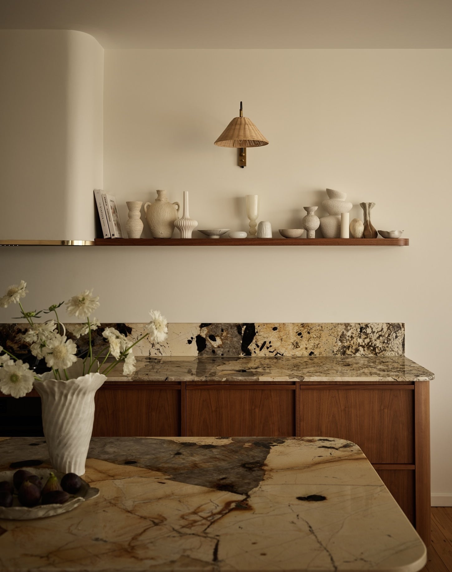 HOW TO STYLE SHELVES: 10 TIPS FOR THE PERFECT SHELFIE